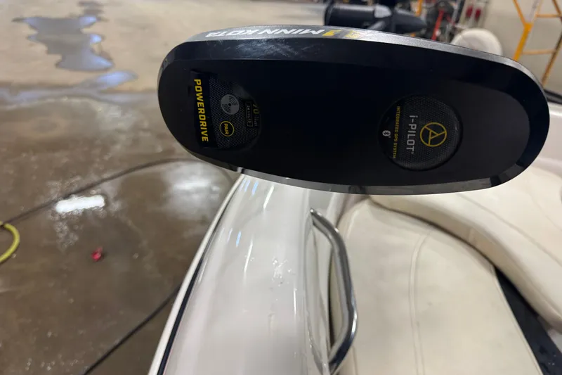 Slide: The Image of Close-up of a 2013 Tahoe Q5i boat with Minn Kota i-Pilot trolling motor. - 14