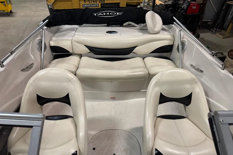 Slide: The Image of Interior of a 2013 Tahoe Q5i boat with white and black seating. - 15