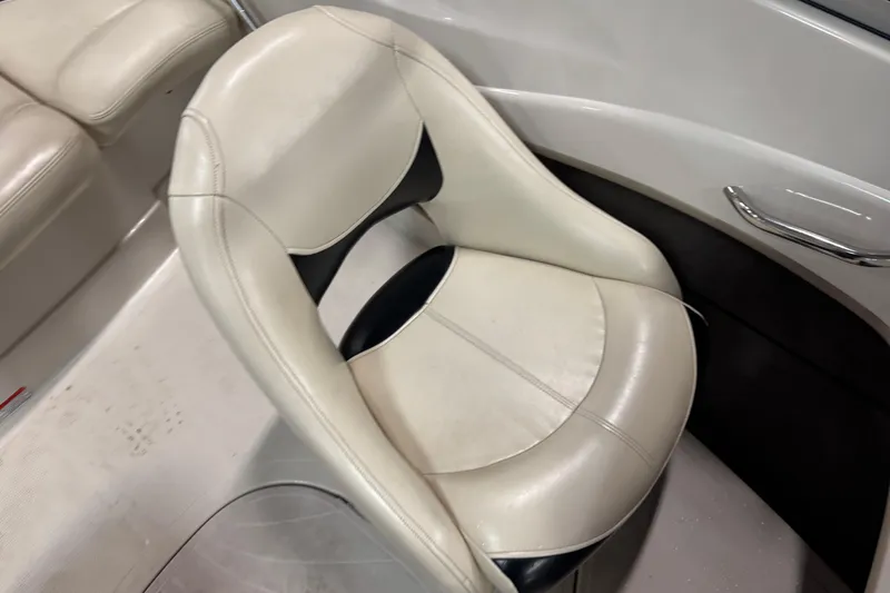 Slide: The Image of White leather seat in a 2013 Tahoe Q5i boat interior. - 7