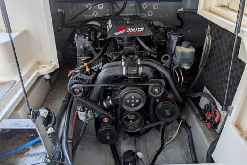 Slide: The Image of Engine compartment of a 2001 Monterey 248LS Montura Bowrider with 350 MAG engine. - 14