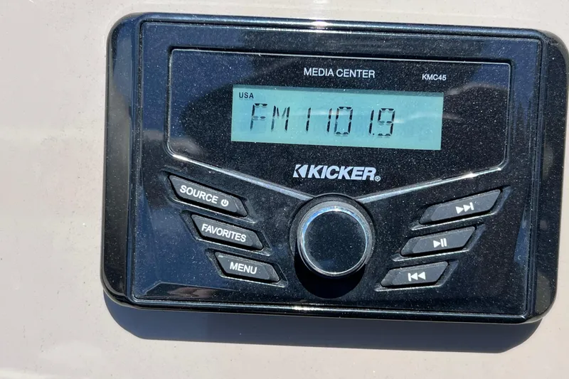 Slide: The Image of Kicker media center on 2023 Sun Tracker Fishin' Barge 22 DLX, tuned to FM 101.9. - 23