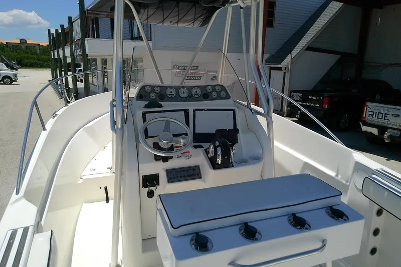 Slide: The Image of 2003 Wellcraft 250 Fisherman boat cockpit with steering wheel and control panel. - 10