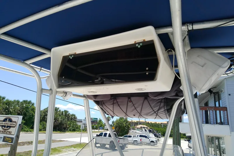 Slide: The Image of 2003 Wellcraft 250 Fisherman boat with blue canopy and storage compartment. - 15