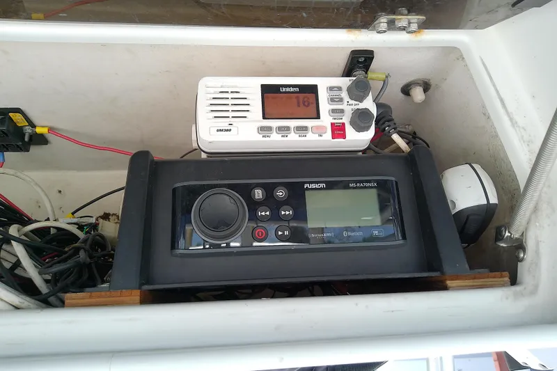 Slide: The Image of Electronics panel on 2003 Wellcraft 250 Fisherman boat with radio and control system. - 17