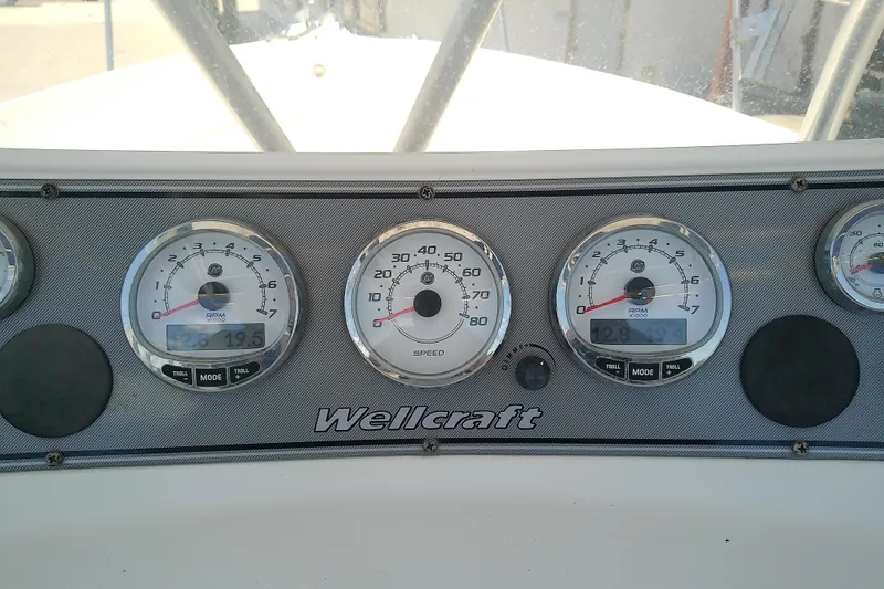 Slide: The Image of Dashboard of a 2003 Wellcraft 250 Fisherman boat with gauges and controls. - 18