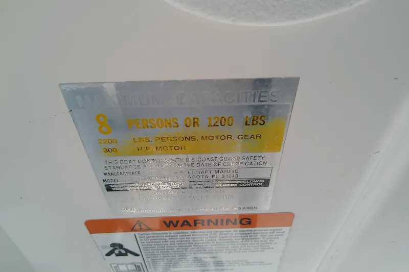 Slide: The Image of Capacity label on 2003 Wellcraft 250 Fisherman boat, max 8 persons or 1200 lbs. - 22