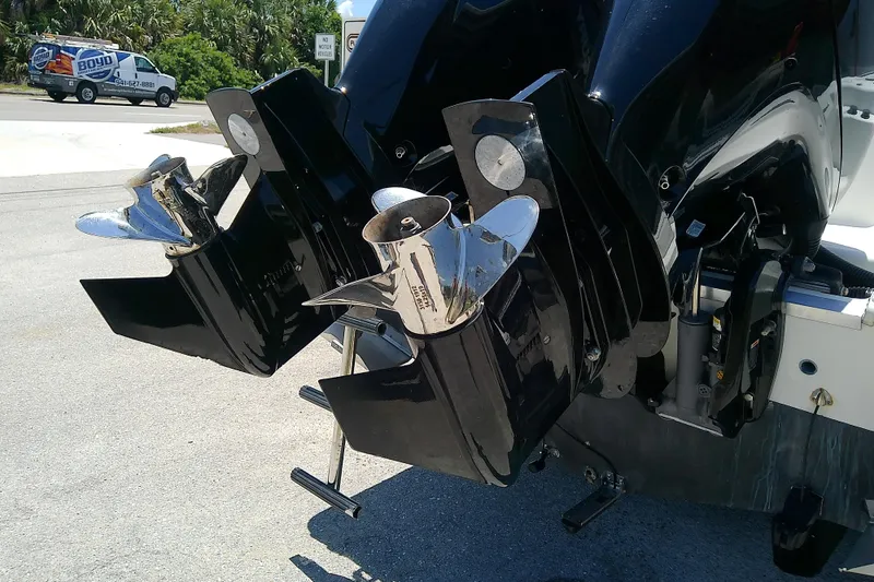 Slide: The Image of Twin outboard motors on a 2003 Wellcraft 250 Fisherman boat. - 4