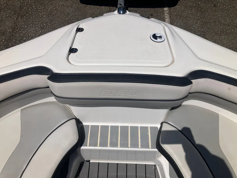 Slide: The Image of Interior view of a 2016 Yamaha Boats 212X boat. - 16