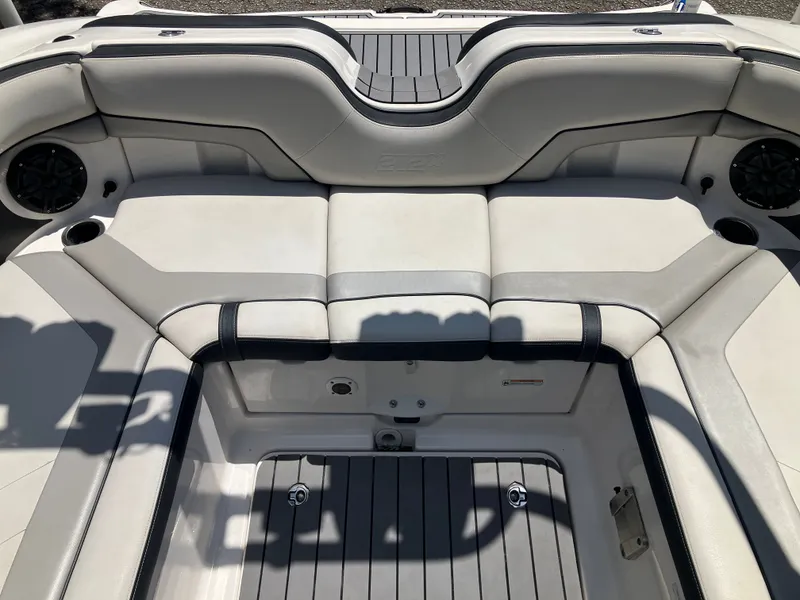 Slide: The Image of Interior of a 2016 Yamaha Boats 212X with gray upholstery. - 19