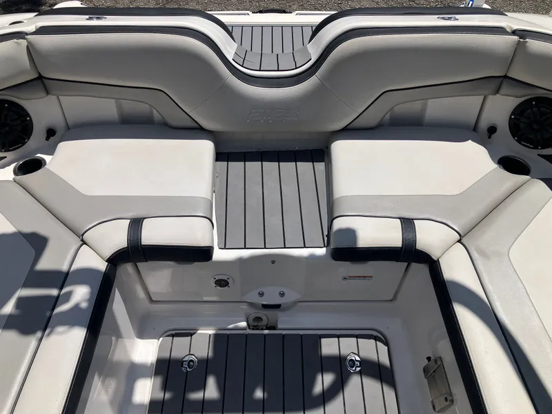 Slide: The Image of Interior of a 2016 Yamaha Boats 212X with gray upholstery. - 20