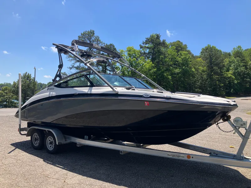 Slide: The Image of 2016 Yamaha Boats 212X parked on trailer outdoors. - 3