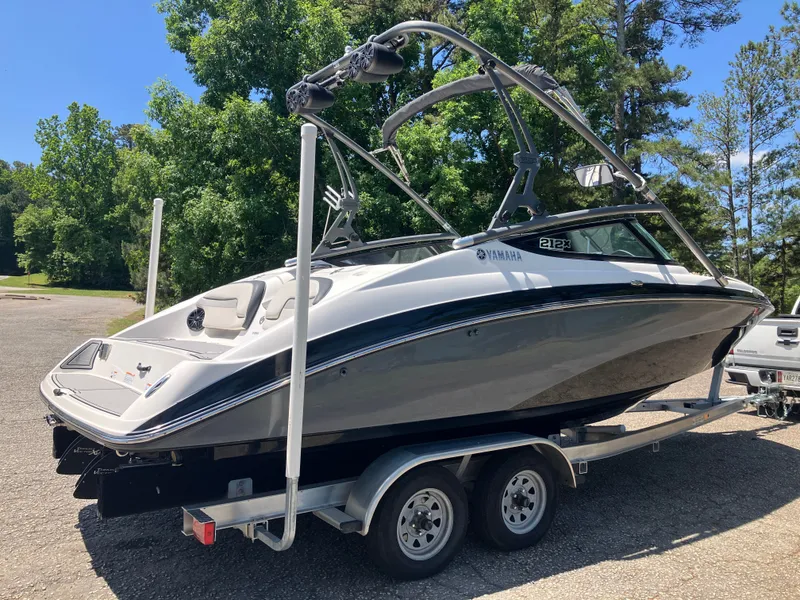 Slide: The Image of 2016 Yamaha Boats 212X parked on trailer outdoors. - 5