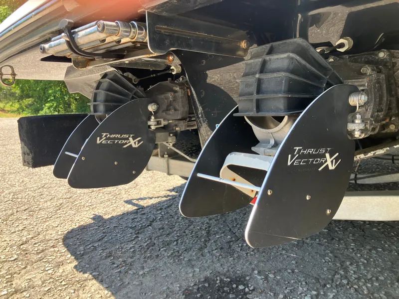Slide: The Image of Yamaha 212X 2016 with Thrust Vector XV steering. - 8