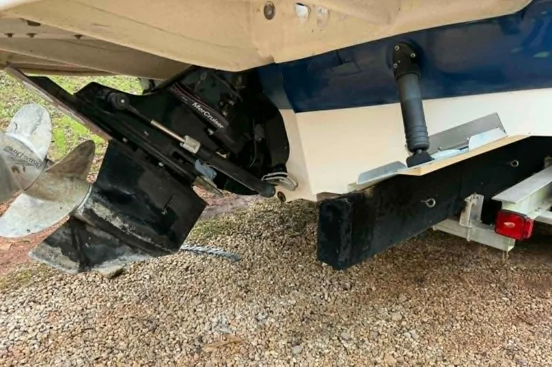 Slide: The Image of Rear view of a 2006 Sea Ray 240 Sundeck boat with propeller and trailer. - 16