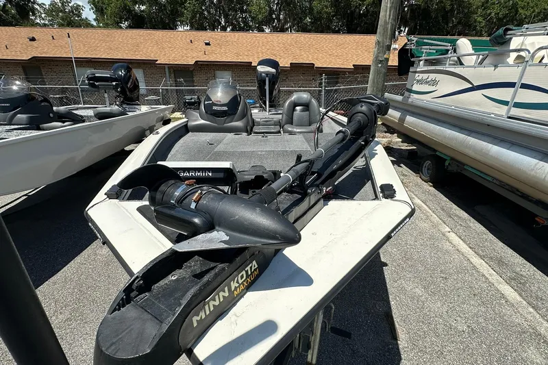 Slide: The Image of 2019 Tracker Pro Team 175 TXW Tournament Edition boat with Minn Kota trolling motor. - 4