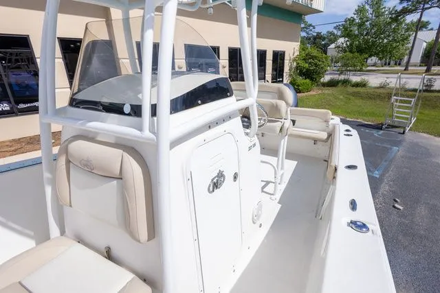Slide: The Image of NauticStar 22 XS 2018 - 22