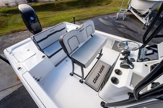 Slide: The Image of Sea Pro 250 Bay 2026 - 26