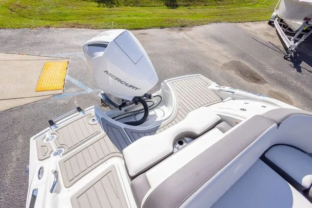 Slide: The Image of Crownline Boats E220 XS 2024 - 20