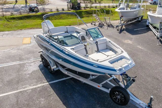 Slide: The Image of Crownline Boats E220 XS 2024 - 21