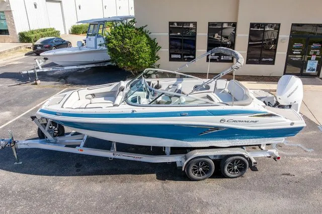 Slide: The Image of Crownline Boats E220 XS 2024 - 27