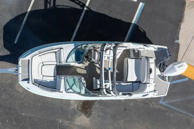 Slide: The Image of Crownline Boats Eclipse E240 XS 2026 - 11