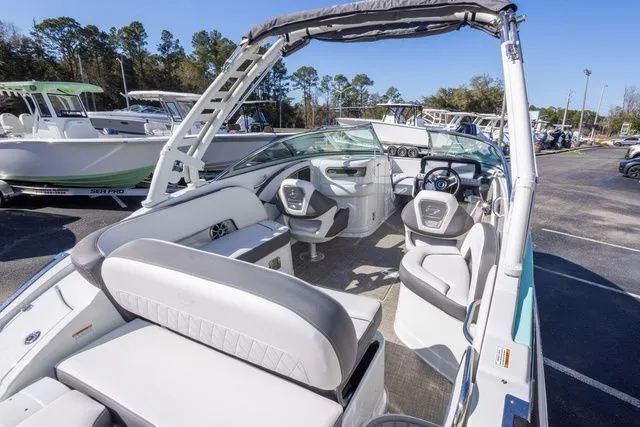 Slide: The Image of Crownline Boats Eclipse E240 XS 2026 - 12