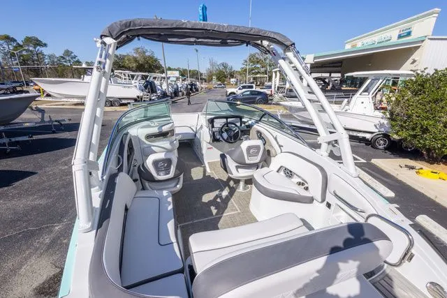 Slide: The Image of Crownline Boats Eclipse E240 XS 2026 - 14