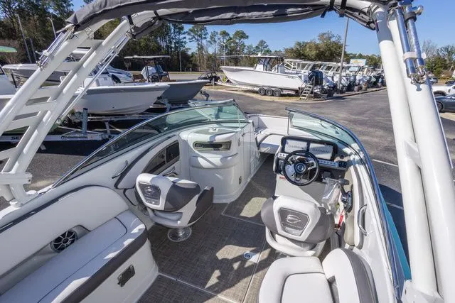 Slide: The Image of Crownline Boats Eclipse E240 XS 2026 - 15