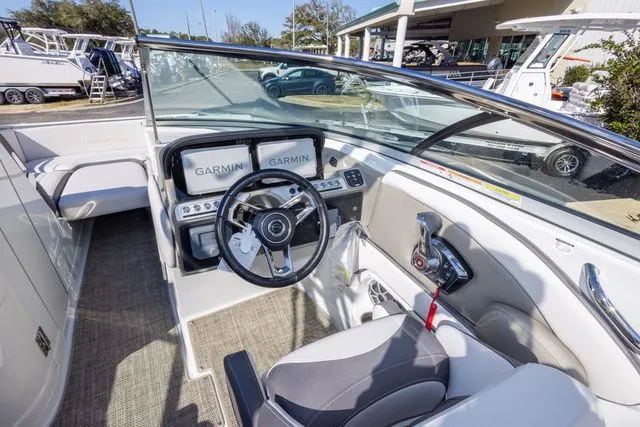 Slide: The Image of Crownline Boats Eclipse E240 XS 2026 - 18