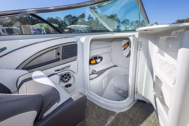 Slide: The Image of Crownline Boats Eclipse E240 XS 2026 - 21