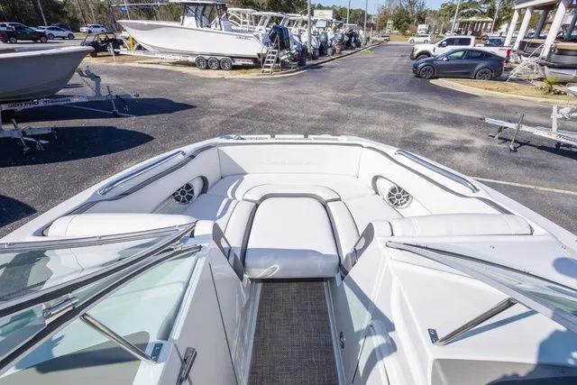 Slide: The Image of Crownline Boats Eclipse E240 XS 2026 - 23
