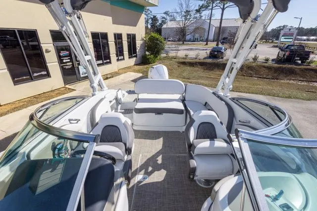 Slide: The Image of Crownline Boats Eclipse E240 XS 2026 - 25