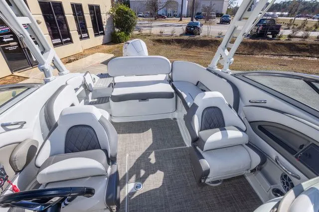 Slide: The Image of Crownline Boats Eclipse E240 XS 2026 - 26