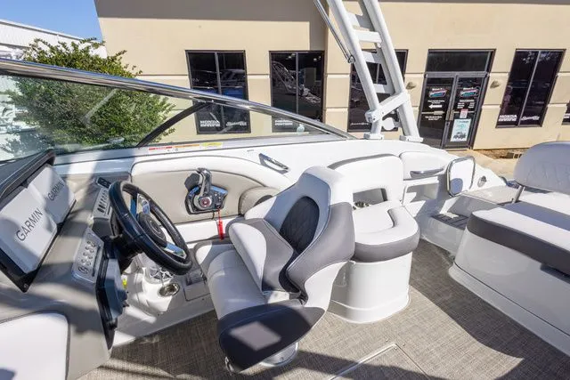 Slide: The Image of Crownline Boats Eclipse E240 XS 2026 - 27