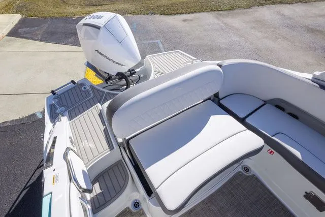 Slide: The Image of Crownline Boats Eclipse E240 XS 2026 - 29