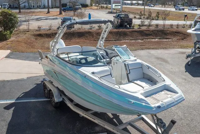 Slide: The Image of Crownline Boats Eclipse E240 XS 2026 - 31