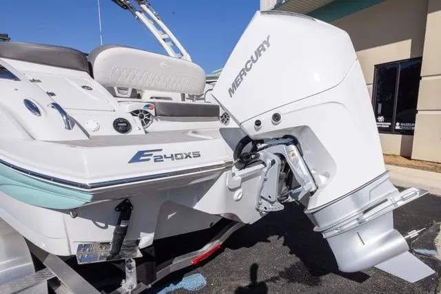 Slide: The Image of Crownline Boats Eclipse E240 XS 2026 - 7