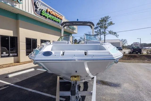 Slide: The Image of Crownline Boats Eclipse E240 XS 2026 - 9