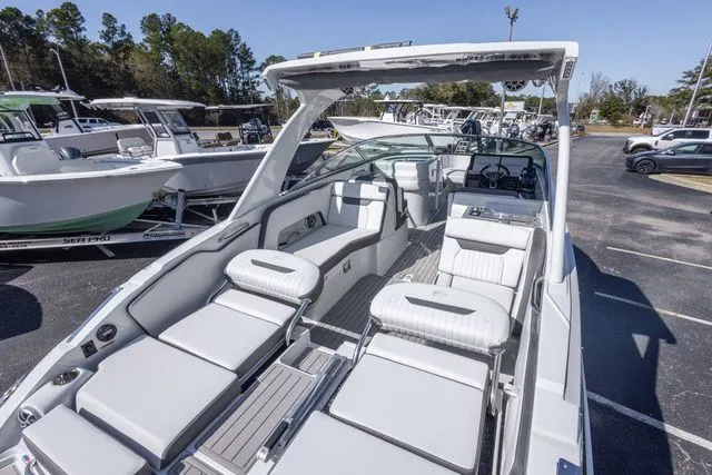 Slide: The Image of Crownline Boats 318 XSS 2026 - 16