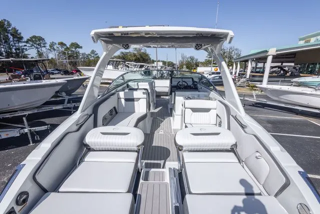 Slide: The Image of Crownline Boats 318 XSS 2026 - 17