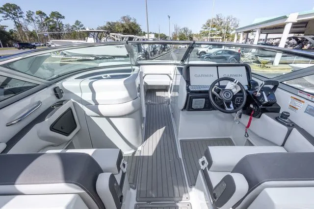Slide: The Image of Crownline Boats 318 XSS 2026 - 20