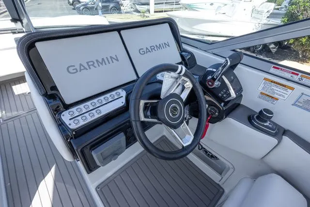 Slide: The Image of Crownline Boats 318 XSS 2026 - 22
