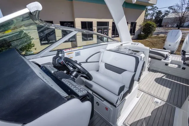 Slide: The Image of Crownline Boats 318 XSS 2026 - 31