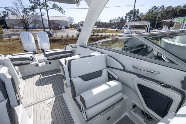 Slide: The Image of Crownline Boats 318 XSS 2026 - 32