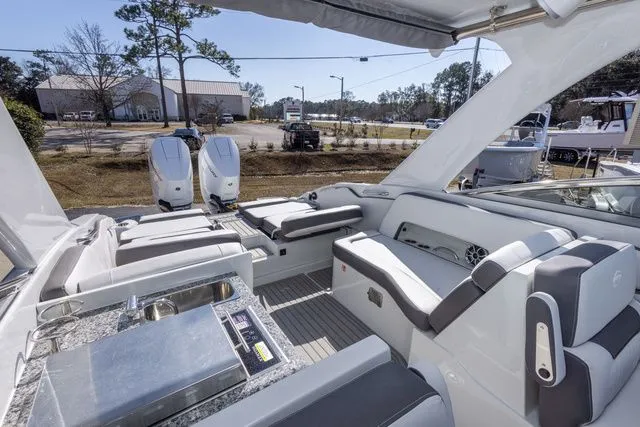 Slide: The Image of Crownline Boats 318 XSS 2026 - 33