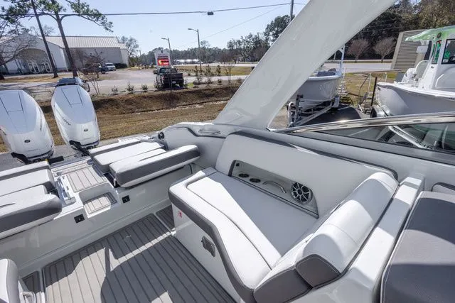 Slide: The Image of Crownline Boats 318 XSS 2026 - 34