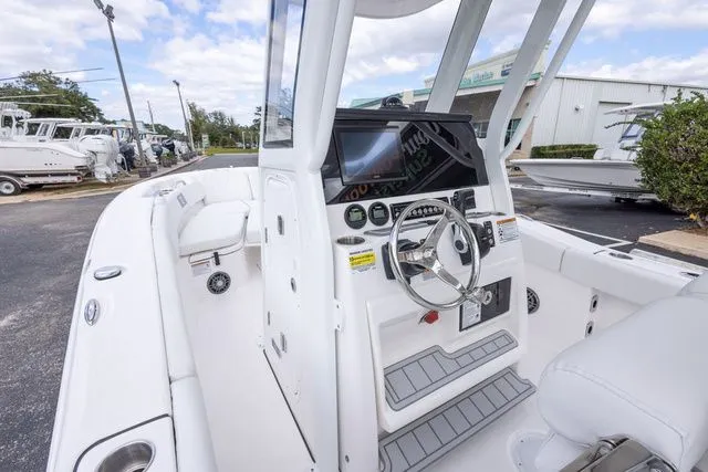 Slide: The Image of Sea Fox 248 Commander 2026 - 16