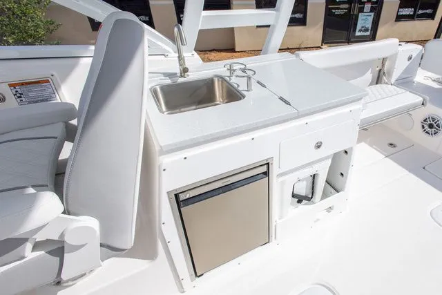 Slide: The Image of Sea Fox 288 Traveler 2026 - 13