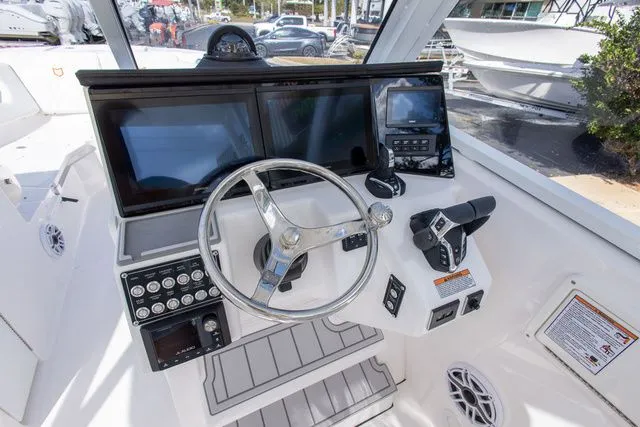 Slide: The Image of Sea Fox 288 Traveler 2026 - 17