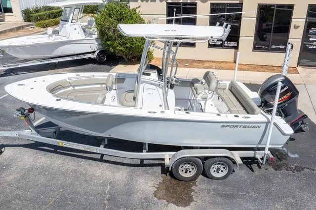 Slide: The Image of Sportsman Heritage 211 Center Console 2021 - 30